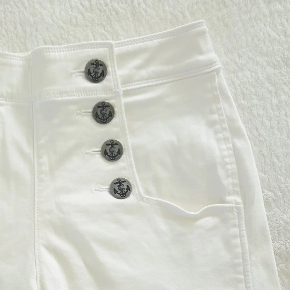 Express ✨️ White Cotton Buttoned Women's Shorts Size 2